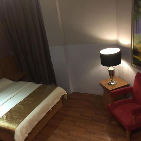 Residence 21 Boutique Inn Miri Bagian luar foto