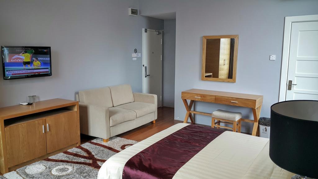 Residence 21 Boutique Inn Miri Bagian luar foto